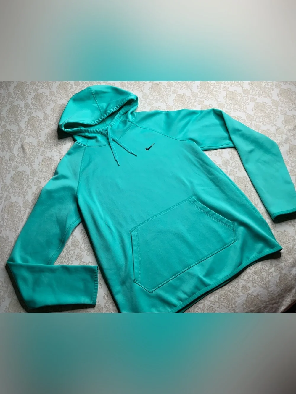 Nike Women’s Dri-FIT Aquamarine Hoodie Small